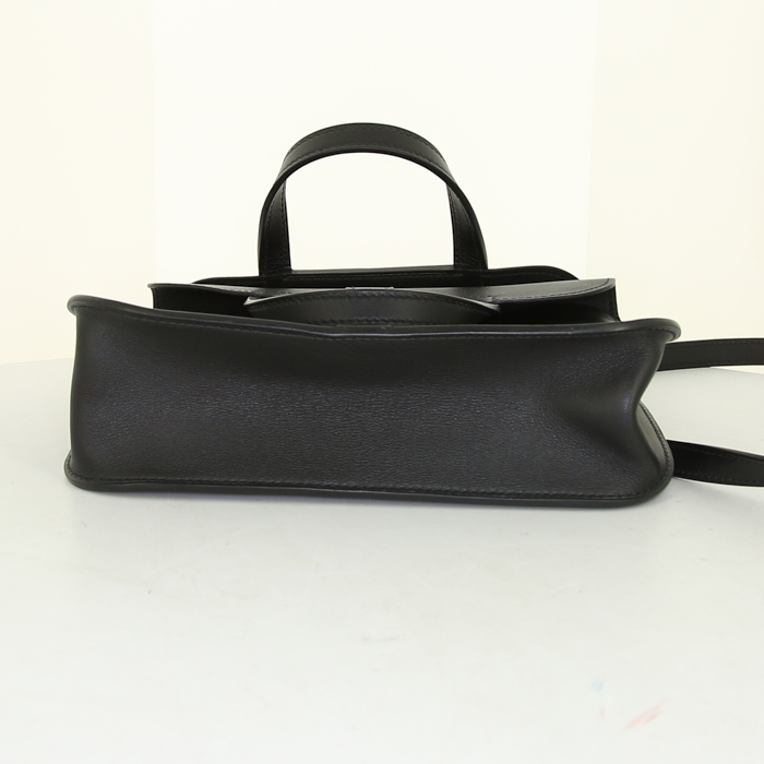 Hermès Halzan small model shoulder bag in black Swift leather - Detail D5