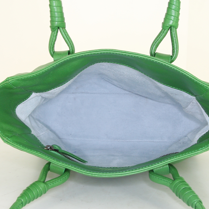 Bottega Veneta shopping bag in green leather - Detail D2