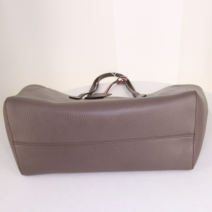 Sac cabas Gucci Swing en cuir grainé taupe et rose - Detail D4