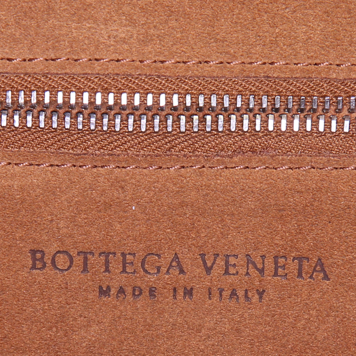Sac porté épaule ou main Bottega Veneta Arco 33 en cuir noir - Detail D3