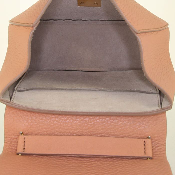 Chloé Drew small model shoulder bag in rosy beige grained leather - Detail D2