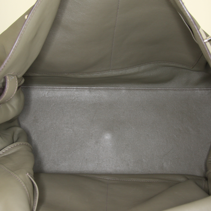 Bolsa de viaje Hermès Relax Kelly en cuero swift gris verdoso - Detail D2