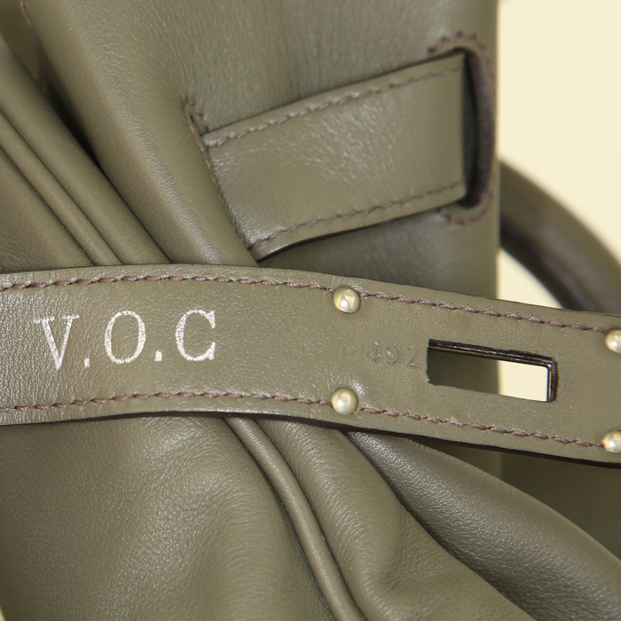 Sac de voyage Hermès Relax Kelly en cuir Swift gris-vert - Detail D4