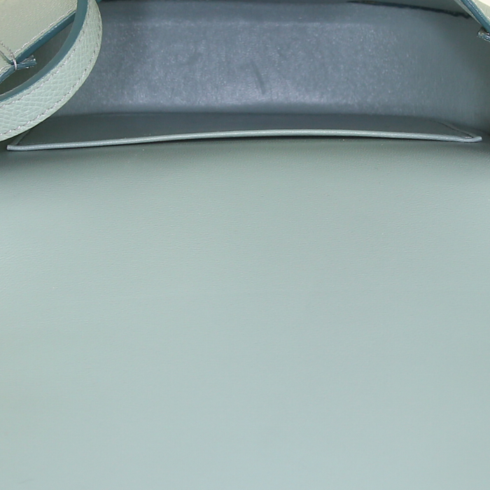 Sac bandoulière Céline Trotteur petit modèle en cuir grainé vert-d'eau - Detail D2