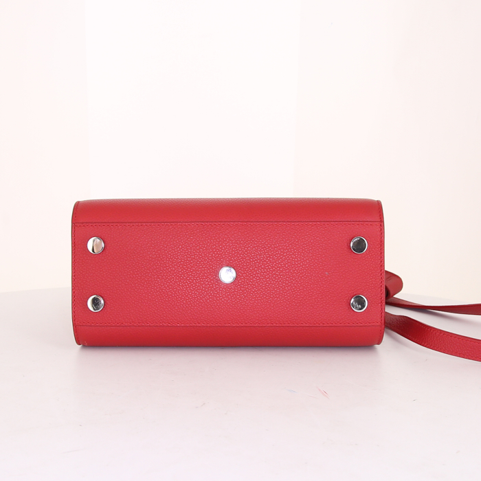 Bolso de mano Saint Laurent Sac de jour nano en cuero granulado rojo - Detail D5