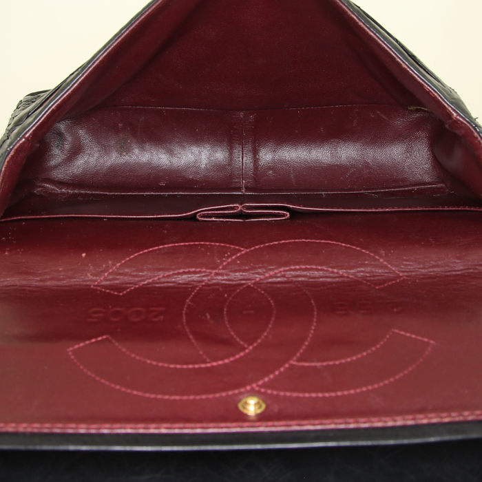 Sac à main Chanel 2.55 Maxi en cuir matelassé noir - Detail D3