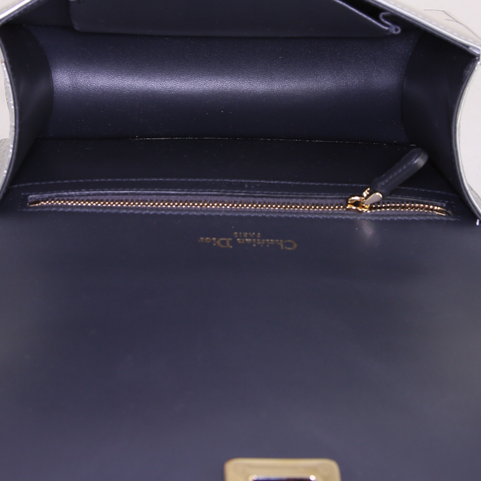 Bolso bandolera Dior Diorama en cuero plateado - Detail D3