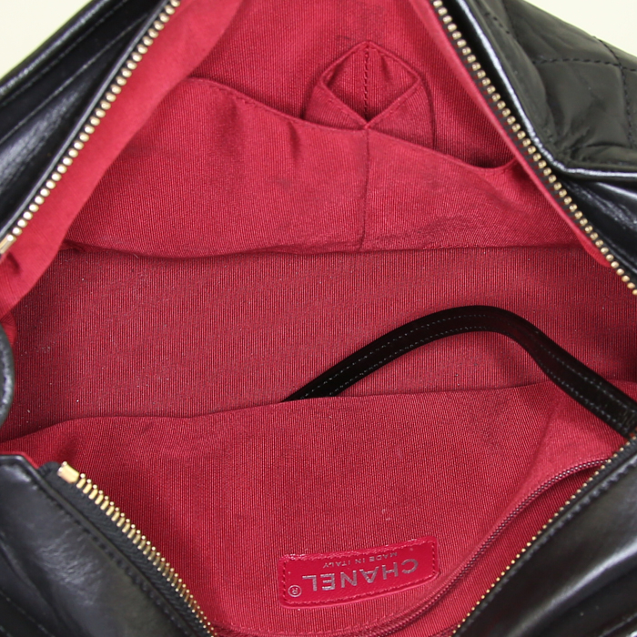 Bolso bandolera Chanel Gabrielle  en cuero acolchado negro - Detail D3