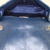 Bolso bandolera Chanel Timeless en piel de pitón azul - Detail D3 thumbnail
