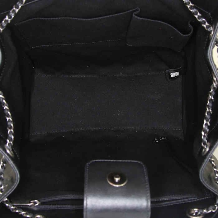 Sac Chanel CC Chain Bucket en cuir matelassé noir - Detail D3