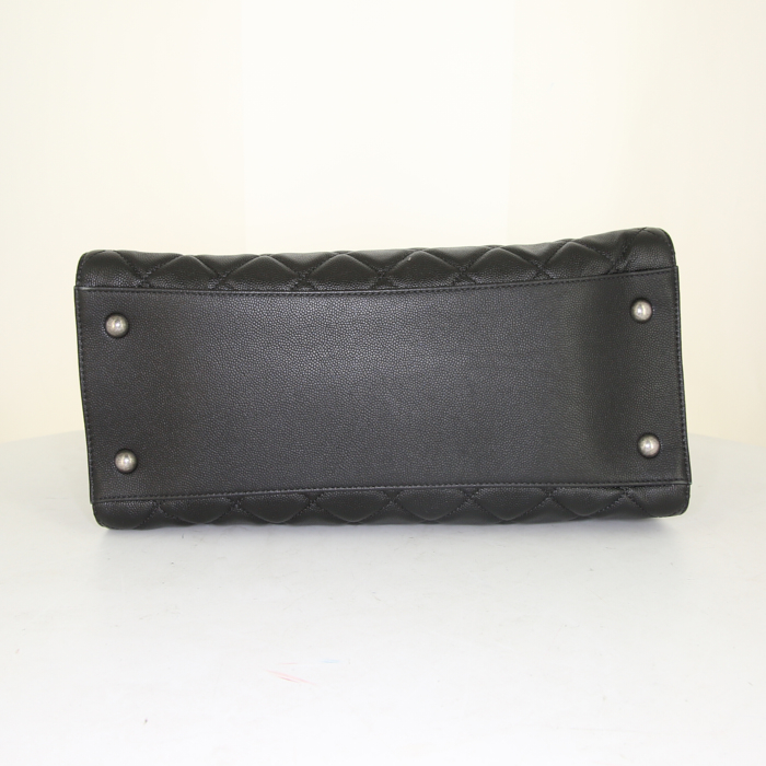 Bolso Chanel CC Chain Bucket en cuero acolchado negro - Detail D5