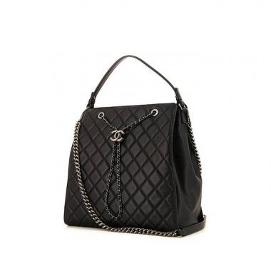 Bolso Chanel CC Chain Bucket en cuero acolchado negro