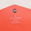 Louis Vuitton Sarah wallet in orange epi leather - Detail D3 thumbnail