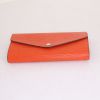Louis Vuitton Sarah wallet in orange epi leather - Detail D4 thumbnail