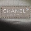 Bolso de mano Chanel Petit Shopping en cuero acolchado negro - Detail D3 thumbnail