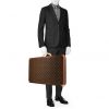 Valise rigide Louis Vuitton Bisten 60 en toile monogram marron et cuir naturel - Detail D1 thumbnail