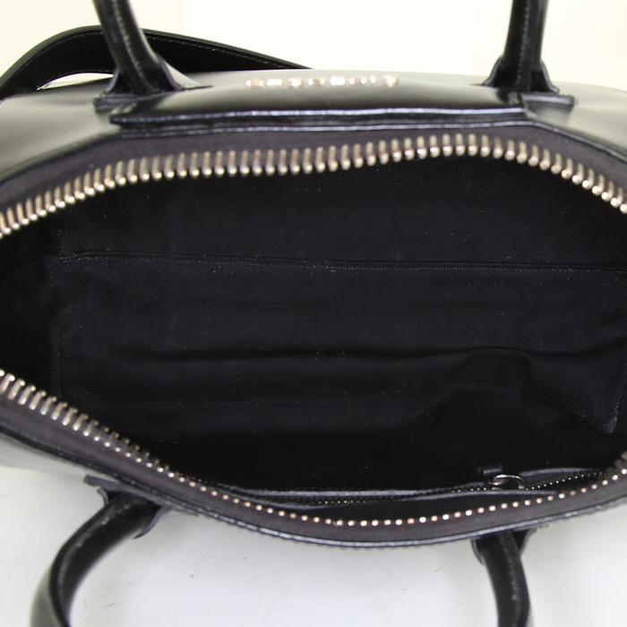 Givenchy Antigona small model handbag in black - Detail D3