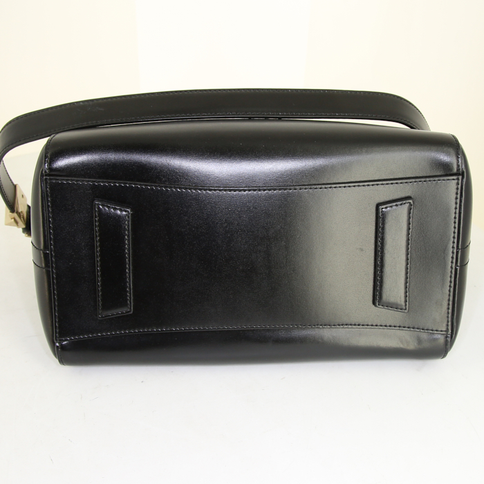 Givenchy Antigona small model handbag in black - Detail D5