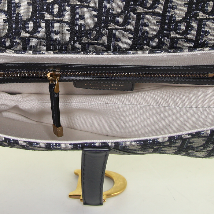 Sac à main Dior Saddle en toile monogram Oblique bleue et cuir bleu - Detail D3