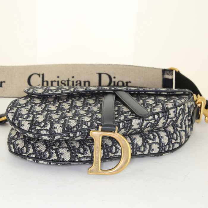 Bolso de mano Dior Saddle en lona Monogram Oblique azul y cuero azul - Detail D5