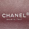 Sac à main Chanel Timeless Maxi Jumbo en cuir grainé matelassé noir - Detail D4 thumbnail