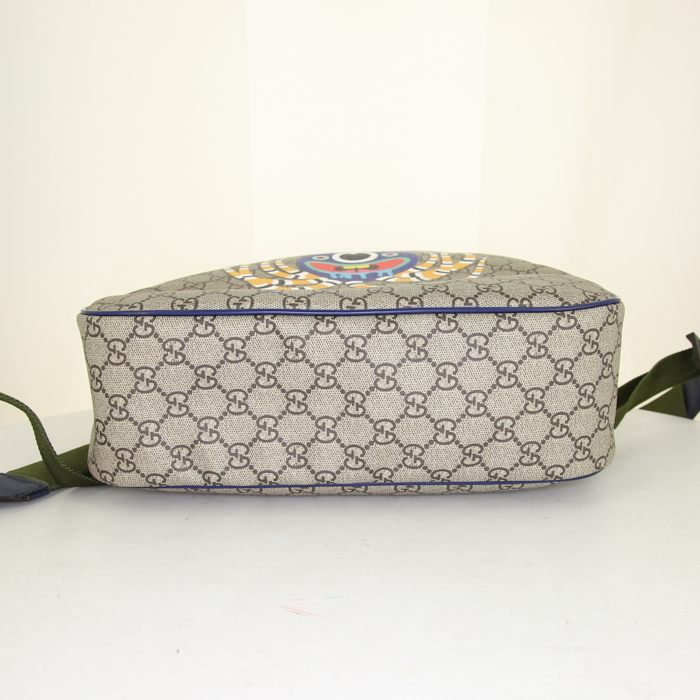 Sac à dos Gucci en toile monogram et cuir bleu - Detail D4