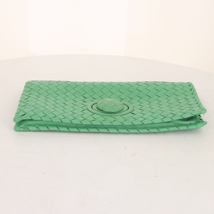 Bottega Veneta Turnlock pouch in green intrecciato leather - Detail D4