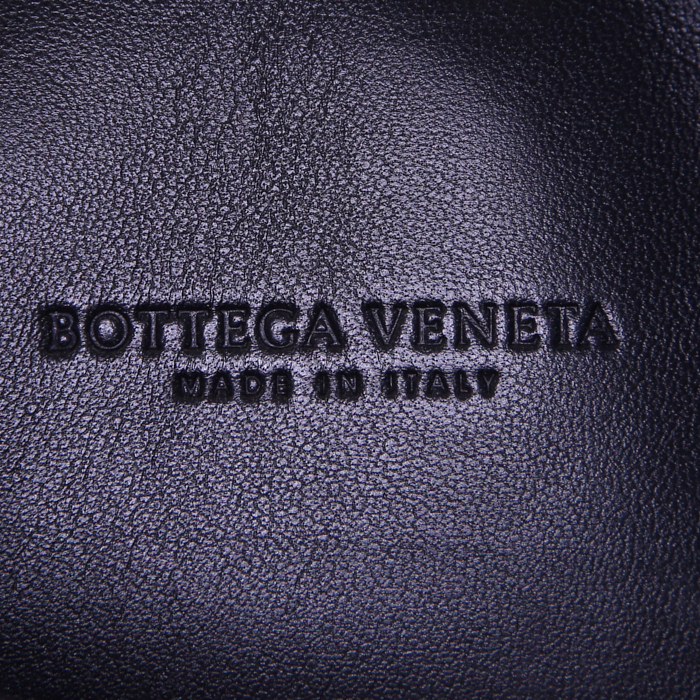 Sac porté épaule ou main Bottega Veneta Rialto en daim noir et cuir noir - Detail D4