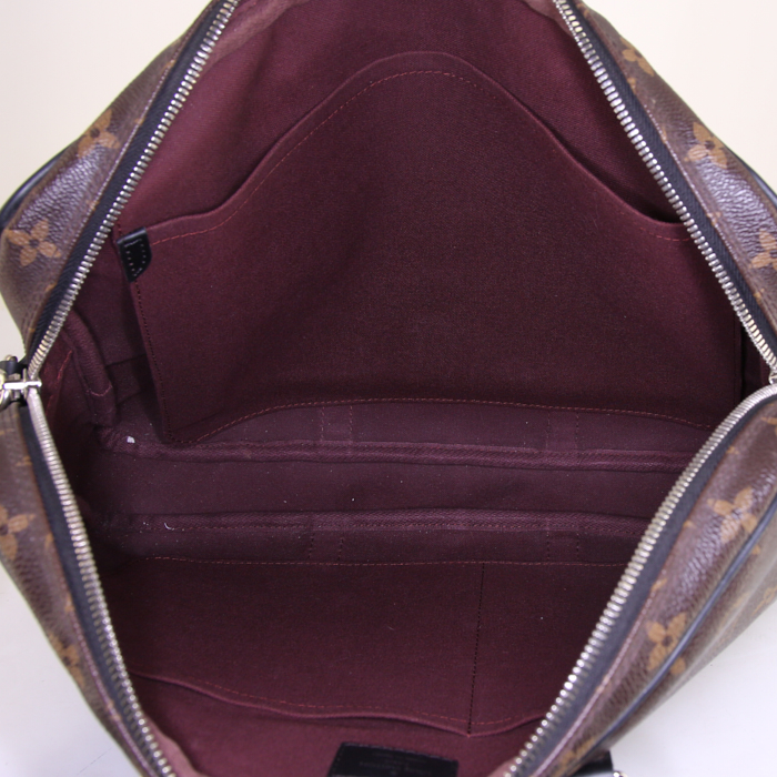 Porta-documentos Louis Vuitton Voyage en lona Monogram marrón y cuero negro - Detail D3