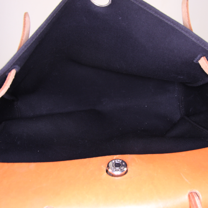 Borsa da spalla o a mano Hermes Herbag in tela nera e mucca Hunter naturale - Detail D2