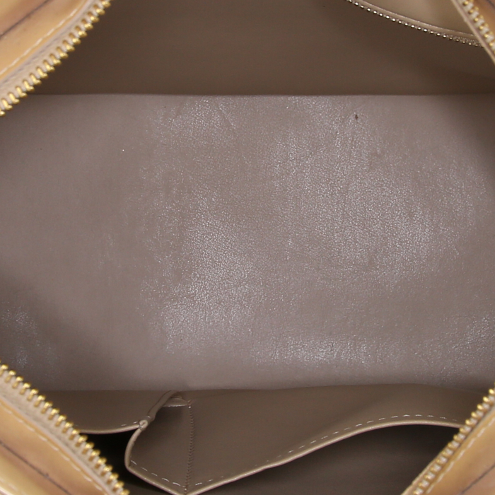 Louis Vuitton Houston bag worn on the shoulder or carried in the hand in beige monogram patent leather and natural leather - Detail D2