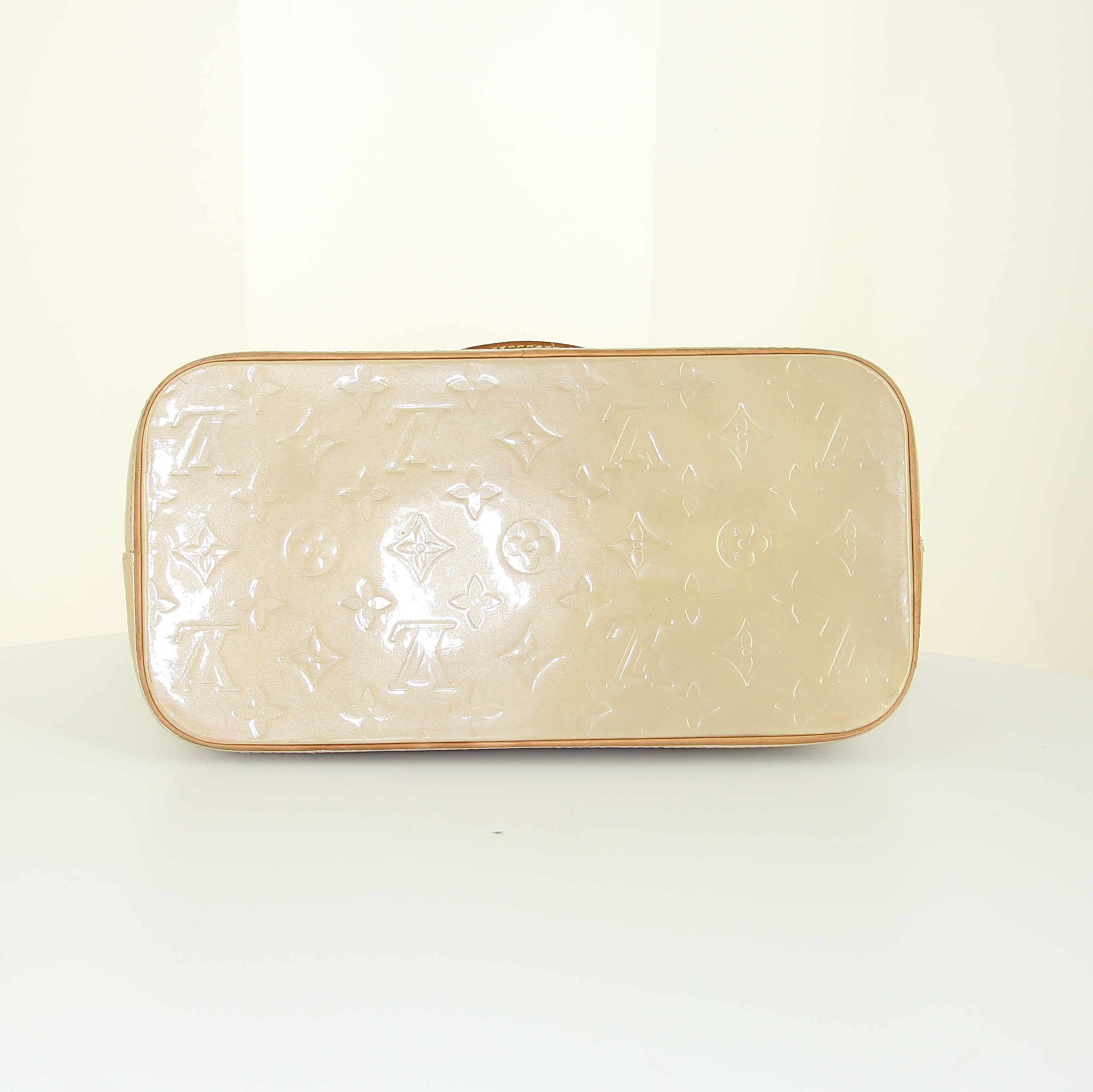 Sac porté épaule ou main Louis Vuitton Houston en cuir verni monogram beige et cuir naturel - Detail D4