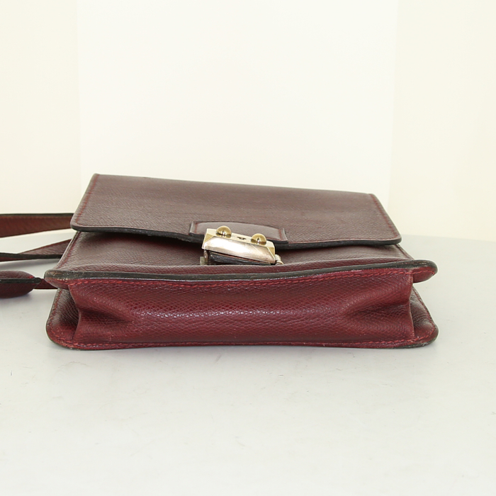 Hermès Bobby bag worn on the shoulder or carried in the hand in burgundy epsom leather - Detail D5