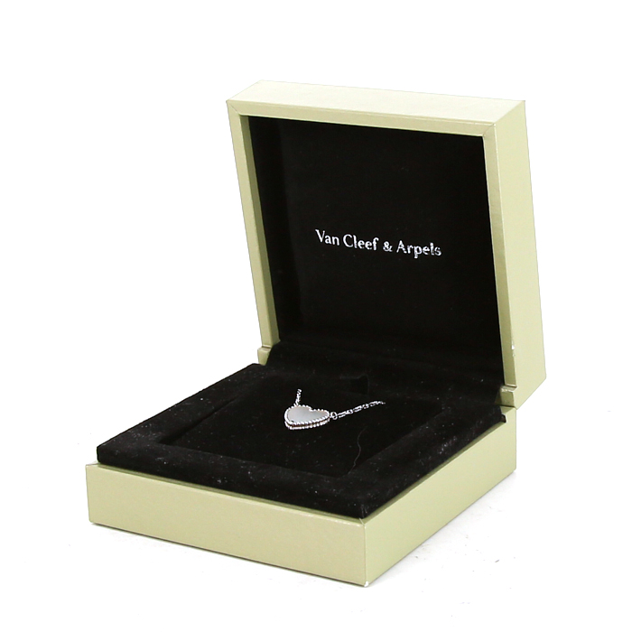 Collar Van Cleef & Arpels Lucky Alhambra en oro blanco y nácar blanco - Detail D2