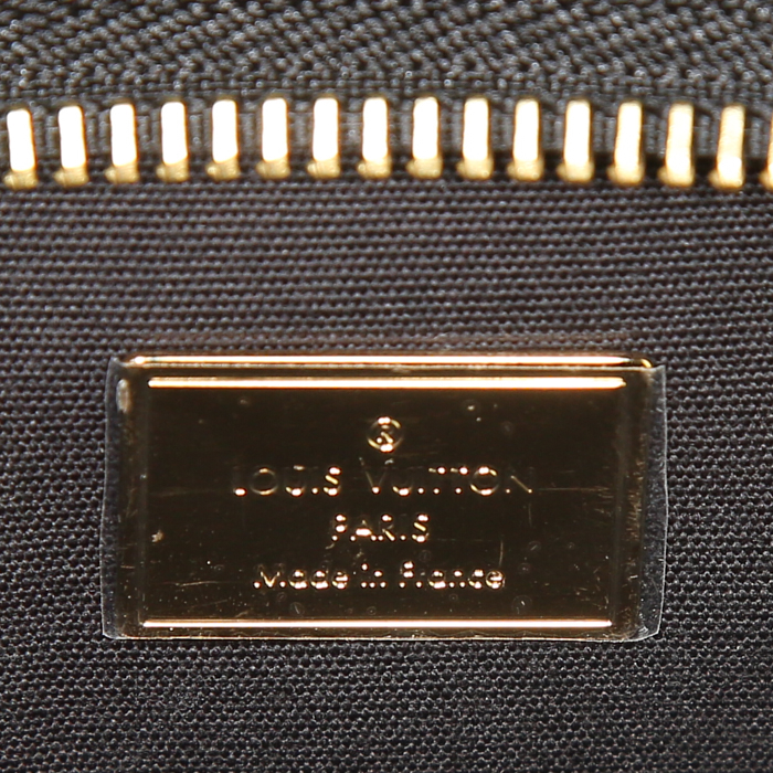 Louis Vuitton Brea handbag in black patent leather - Detail D5