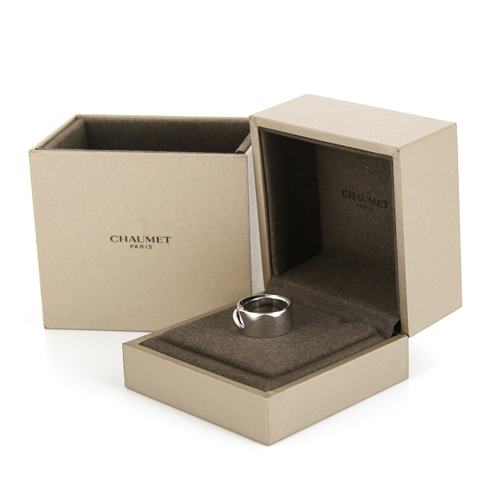 Sortija Chaumet Lien modelo grande en oro blanco - Detail D2