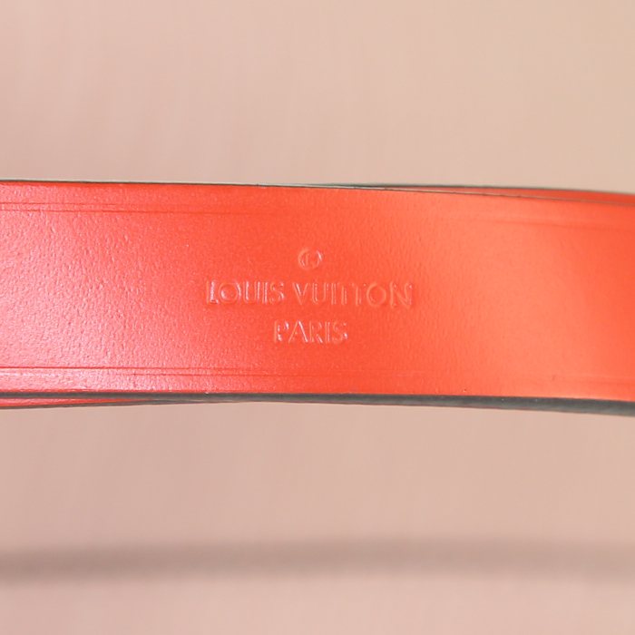Bolso para llevar al hombro Louis Vuitton Néonoé en cuero Epi rosa y cuero rojo - Detail D4