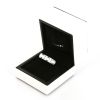 Anello flessibile Chanel Ultra modello piccolo in oro bianco,  ceramica bianca e diamanti - Detail D2 thumbnail
