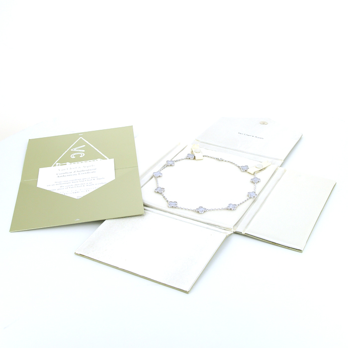 Van Cleef & Arpels Alhambra Vintage necklace in white gold and chalcedony - Detail D2