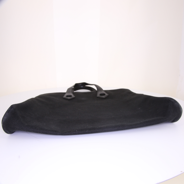 Bolso de mano Hermès Heeboo modelo pequeño en lona negra y cuero negro - Detail D4