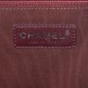 Sac bandoulière Chanel Boy en cuir irisé matelassé noir - Detail D4 thumbnail