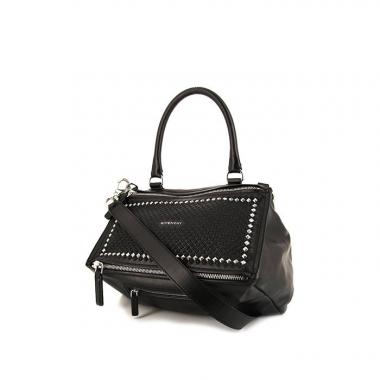 Bolso bandolera Givenchy Pandora modelo mediano en cuero negro