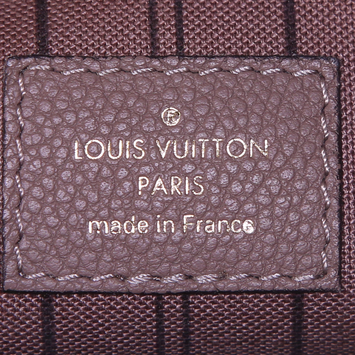 Bolso de mano Louis Vuitton Montaigne en cuero monogram huella color topo - Detail D4