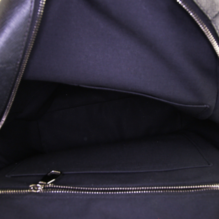 Mochila Louis Vuitton en cuero taiga gris - Detail D2