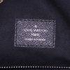 Sac à dos Louis Vuitton en cuir taiga gris - Detail D3 thumbnail