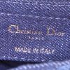 Bolso para llevar al hombro o en la mano Dior Saddle en lona denim dos tonos azul - Detail D4 thumbnail