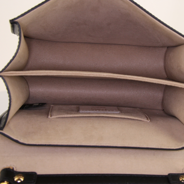 Bolso bandolera Fendi Kan I modelo pequeño en cuero Monogram negro y cuero negro - Detail D3