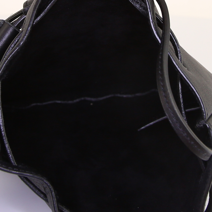 Borsa a tracolla Saint Laurent Jen Flat Bucket in pelle nera - Detail D2