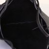 Bolso bandolera Saint Laurent Jen Flat Bucket en cuero negro - Detail D2 thumbnail