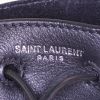 Bolso bandolera Saint Laurent Jen Flat Bucket en cuero negro - Detail D3 thumbnail